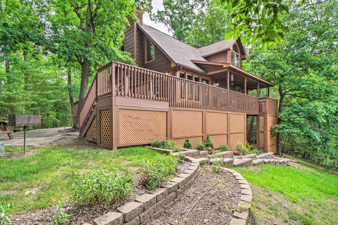 Central Sevierville Cabin With Hot Tub And Views! Exterior photo