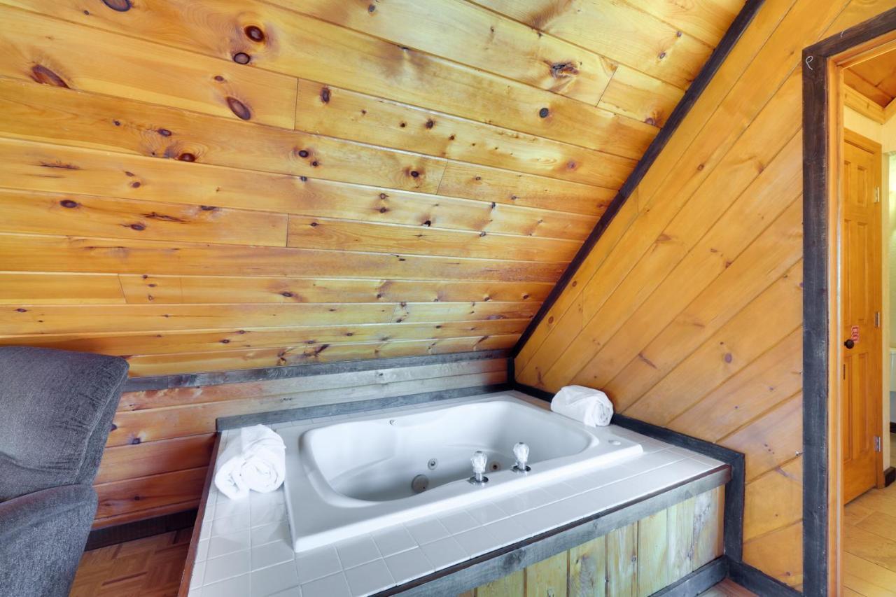 Central Sevierville Cabin With Hot Tub And Views! Exterior photo