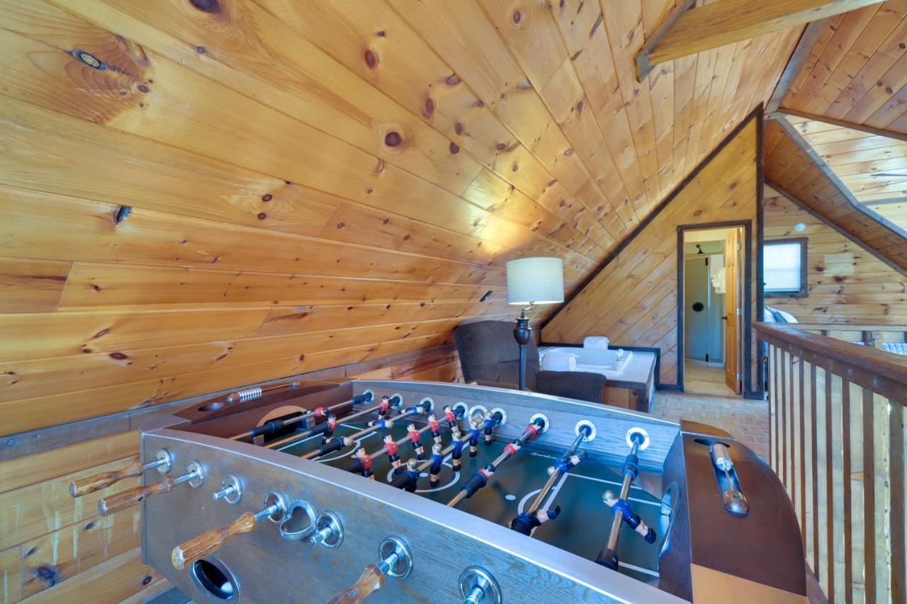 Central Sevierville Cabin With Hot Tub And Views! Exterior photo