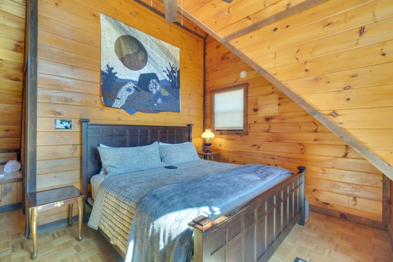 Central Sevierville Cabin With Hot Tub And Views! Exterior photo